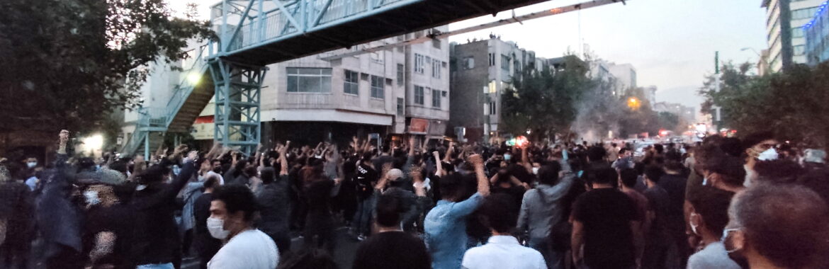 إيرانيون يحتجون على مقتل مهسا أميني في طهران.jpg