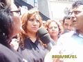 نوال علي في وقفة بالملابس السوداء أمام نقابة الصحفيين احتجاجا علي إنتهاكات الأربعاء الأسود 3.jpg