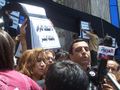 يحيى قلاش ونوال علي في وقفة بالملابس السوداء أمام نقابة الصحفيين احتجاجا علي إنتهاكات الأربعاء الأسود 2.jpg